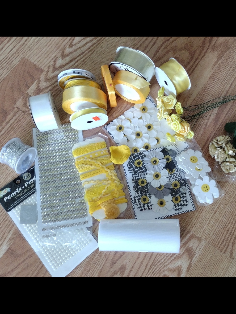 Yellow White Gold Floral & Ribbon Party Craft Kit - Picture 6 of 8